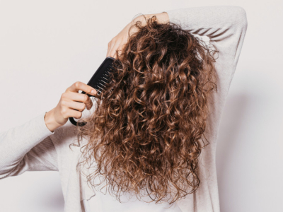 La routine complète des cheveux secs ou texturés